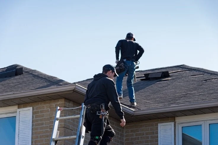 installing roof underlayment